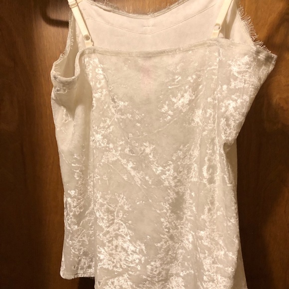 NO BOUNDARIES VELOUR STRAP TOP - Picture 2 of 5